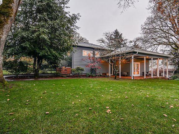3rd image of 16607 SE Hampshire Ln