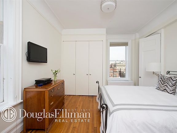 2nd image of 105 W 72nd St APT 10C