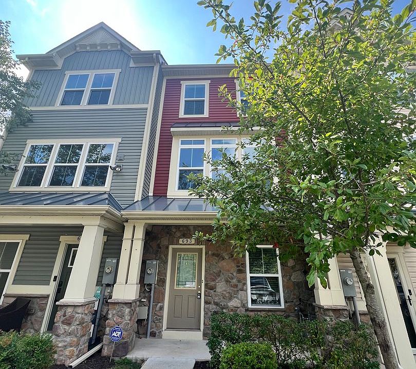 1st image of 693 Ravenwood Dr