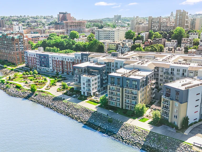 Apex Hudson Riverfront — Photo 46