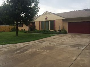 103 S 6th St, Blackwell, OK 74631