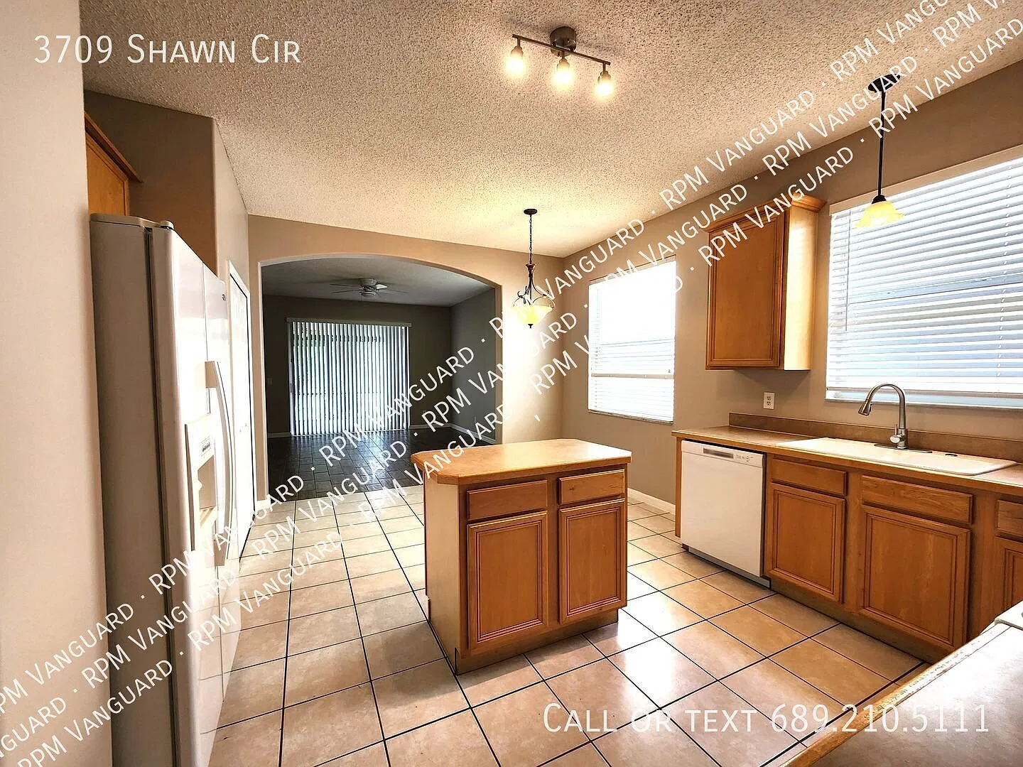Single-story 5 BR home with Screened Patio, Water View and Community Pool — Photo 3