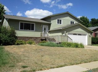 4608 E Blazewood Dr, Sioux Falls, SD 57110