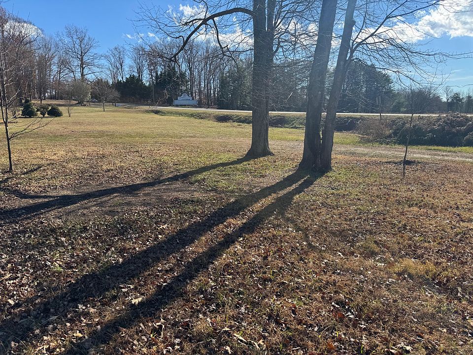 1st image of 4 Strawberry Banks Dr
