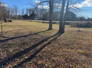 4 Strawberry Banks Dr, Moneta, VA 24121