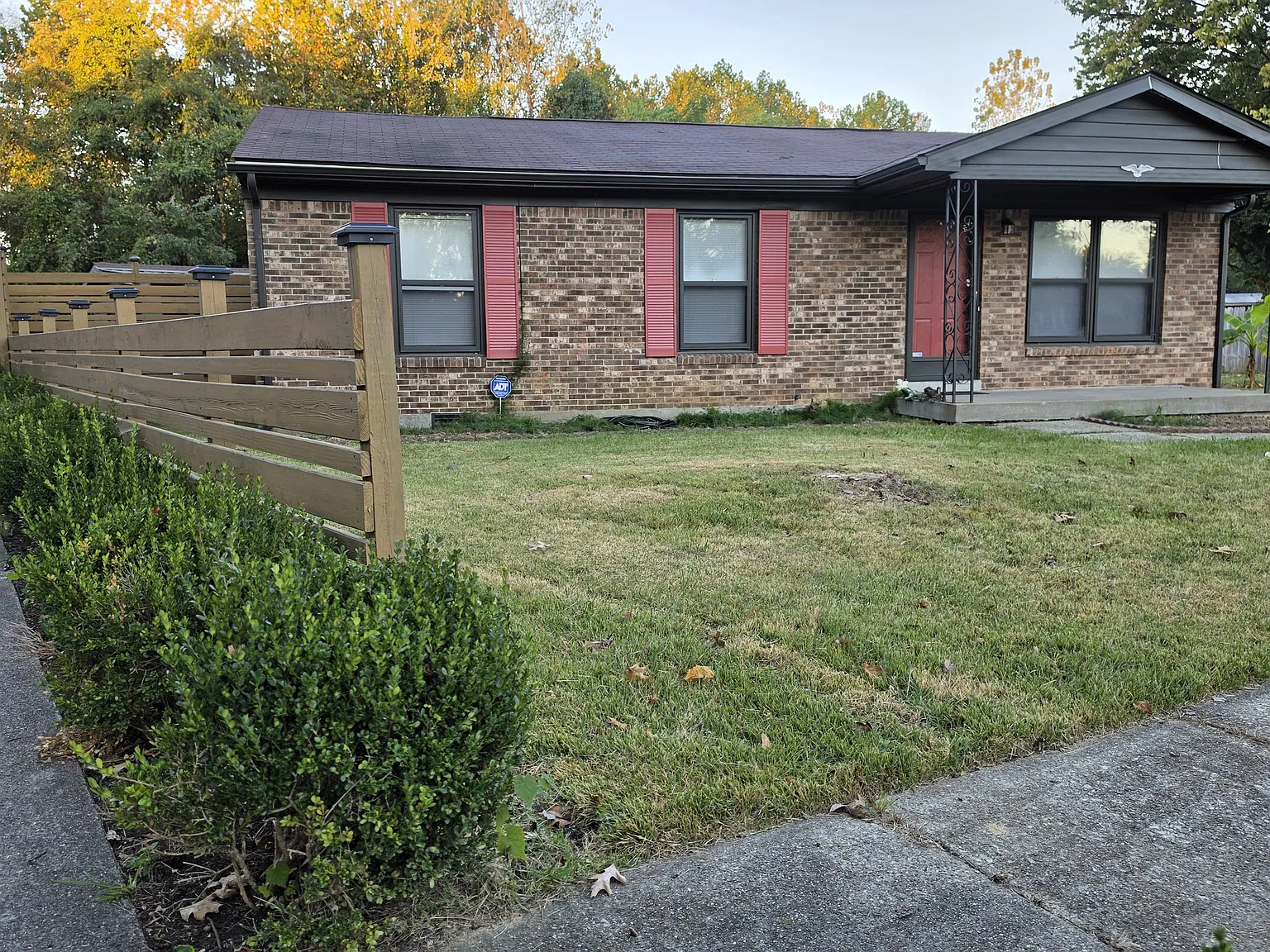 4 bed, 1.5 bath, 1266 sqft, $2,000 — Photo 2