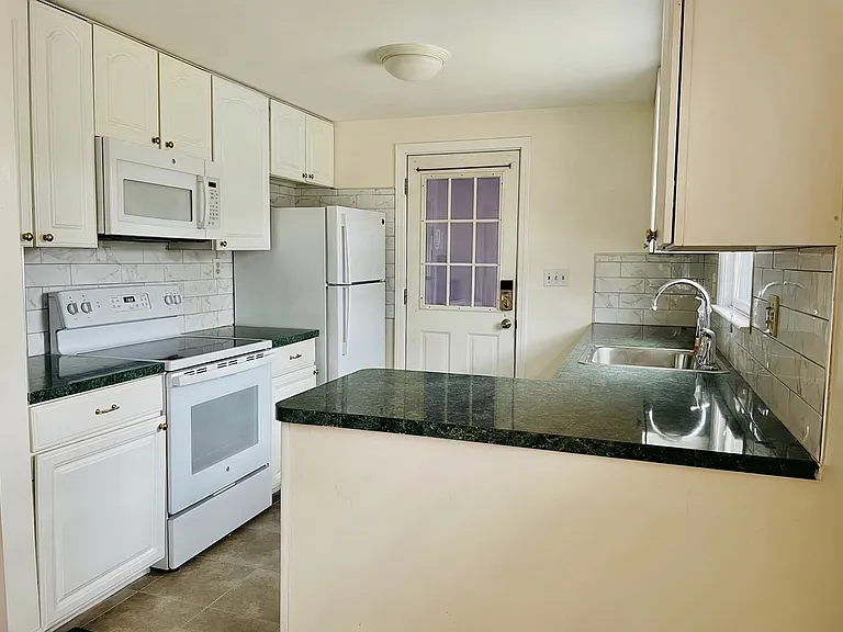 65 Barbara Ln — Photo 10