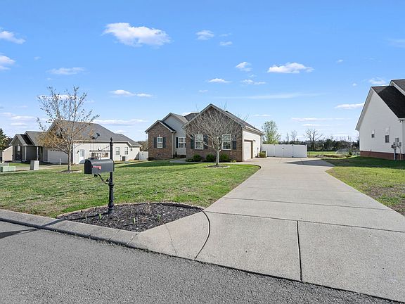 2nd image of 1237 Crescent Ridge Dr