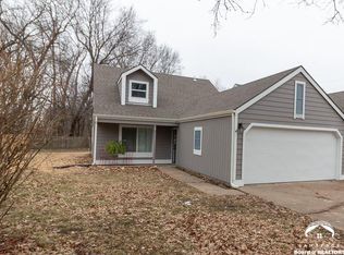 1522 Pin Oak Dr, Lawrence, KS 66044