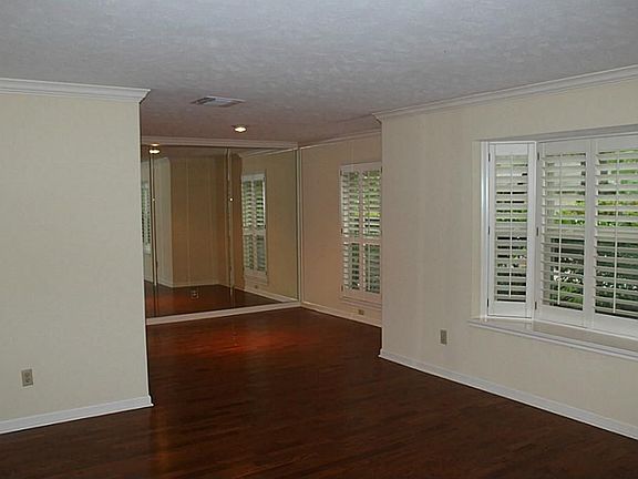 3rd image of 3007 Knoll Manor Dr