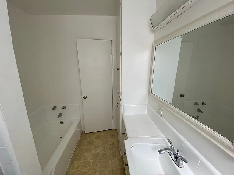 828 4th St #204 — Photo 14