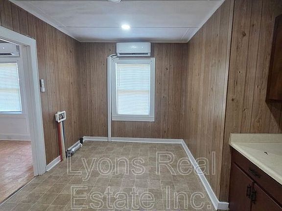 4th image of 315 S Berrien St #2