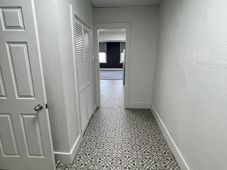 171 1/2 S Main St #B — Photo 9