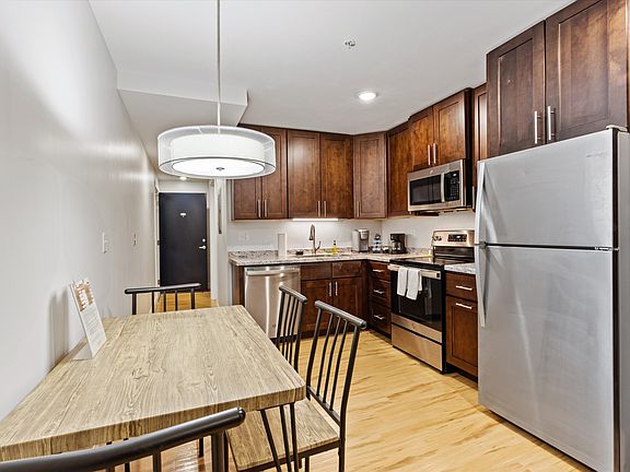 Full kitchen and dining set.