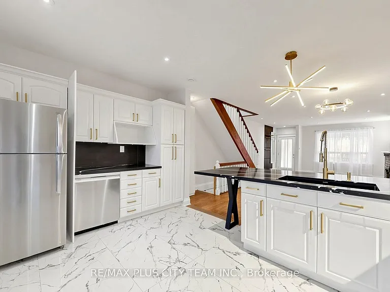 402 Woodbine Ave — Photo 10