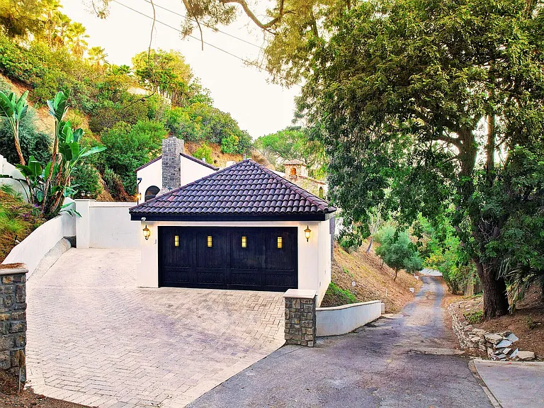 2570 Nichols Canyon Rd — Photo 41