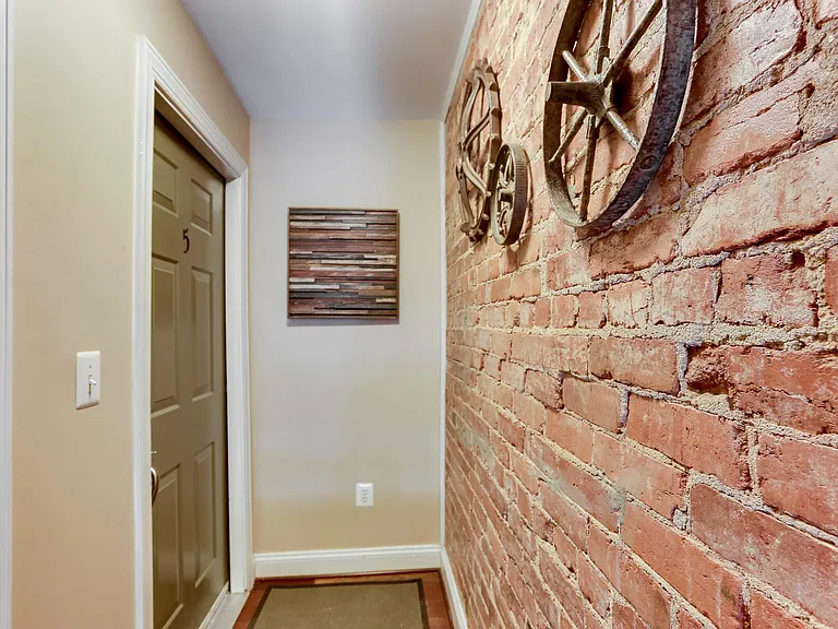 1105 Park Rd NW #5 — Photo 3