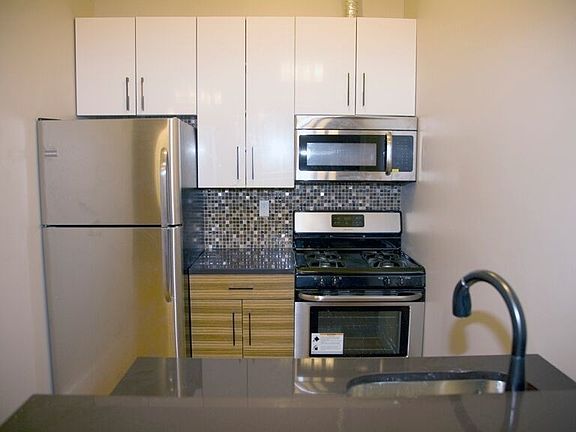 5th image of 1420 Dekalb Ave #2RR