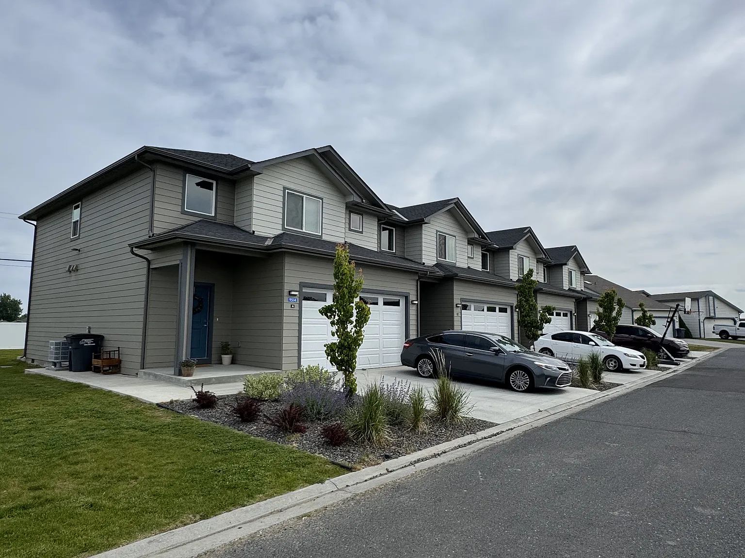 3 bed, 2.5 bath, 1680 sqft, $1,950 — Photo 2