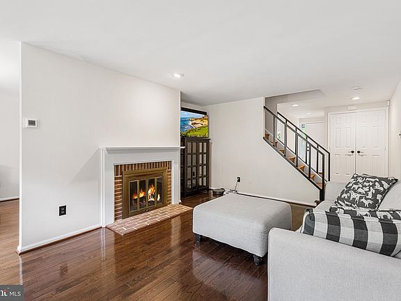 3rd image of 568 Foxwood Ln #568