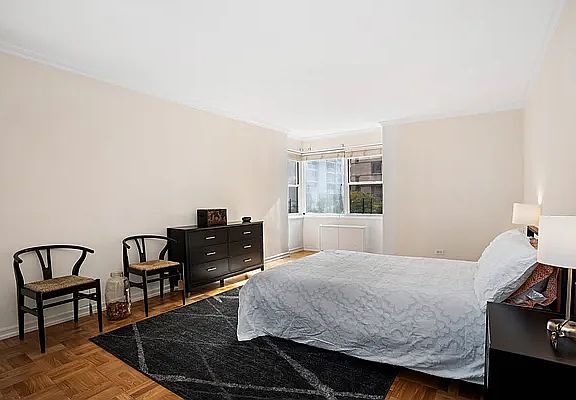 5th image of 150 E 69th St APT 6L