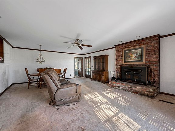 2nd image of 802 N Green St
