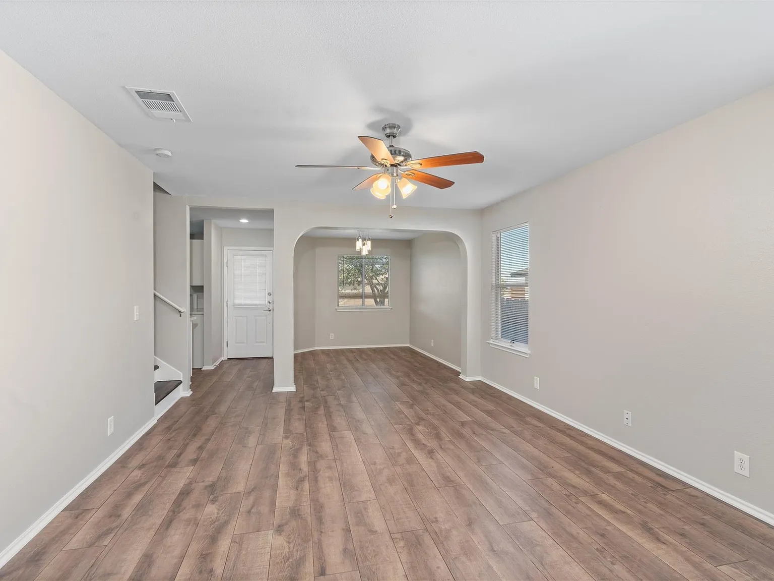 4 bed, 2.5 bath, 1601 sqft, $1,950 — Photo 4