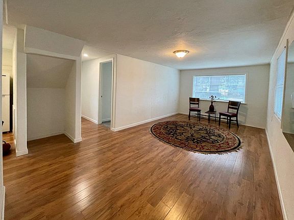 Entry/living room