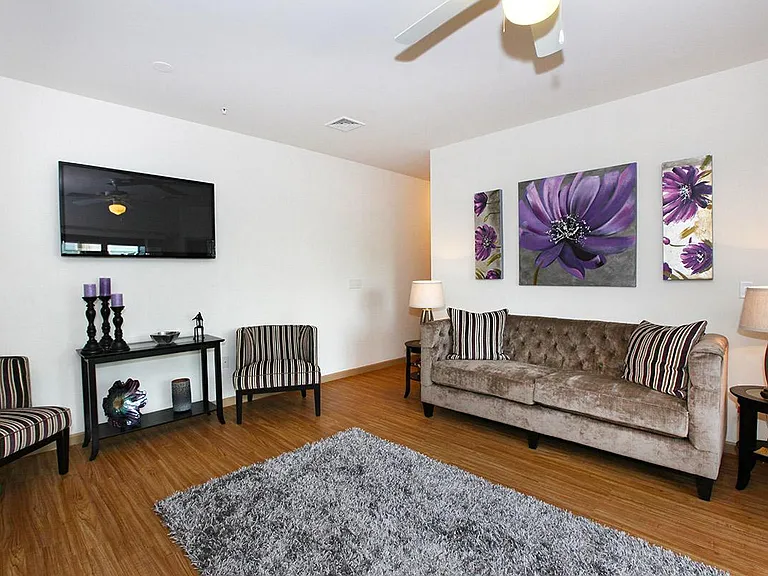 Ivy Ridge Apartments & Townhomes — Photo 16