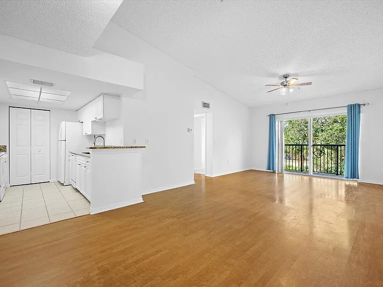 200 Crestwood Ct N #211 — Photo 4