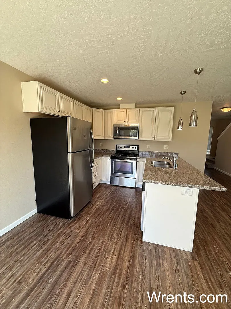 Newly Updated 4 Bed / 2.5 Bath - Desirable Spokane Valley — Photo 1