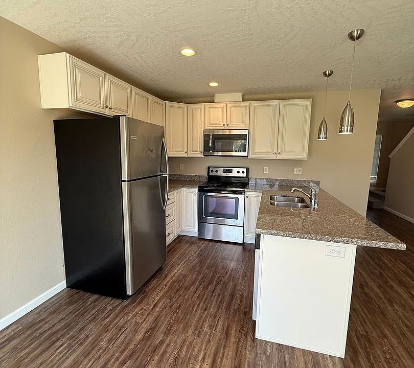 1st image of 10417 E Maxwell Ave