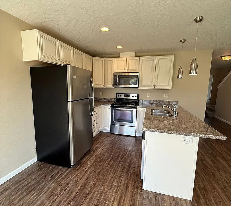 10415-10417 E Maxwell Ln