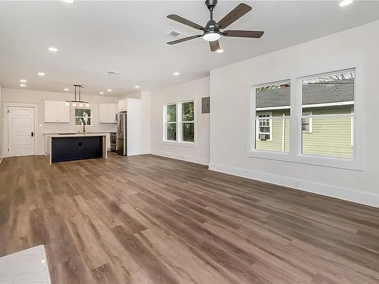 704 Marine St — Photo 6