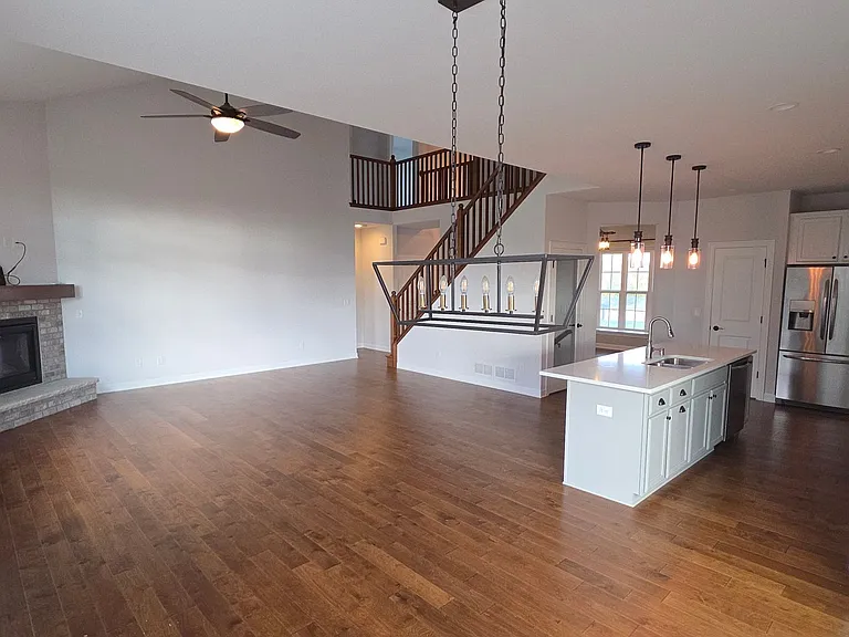 W239N3743 River Birch Ct — Photo 5