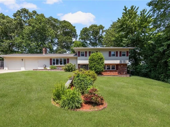 15 Laurel Ln, Cumberland, RI 02864