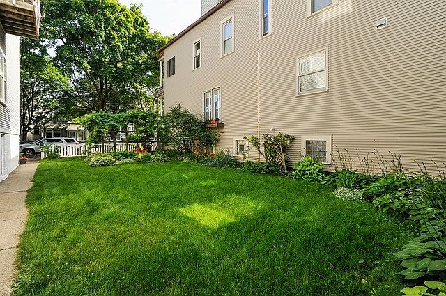 2nd image of 1223 W Barry Ave