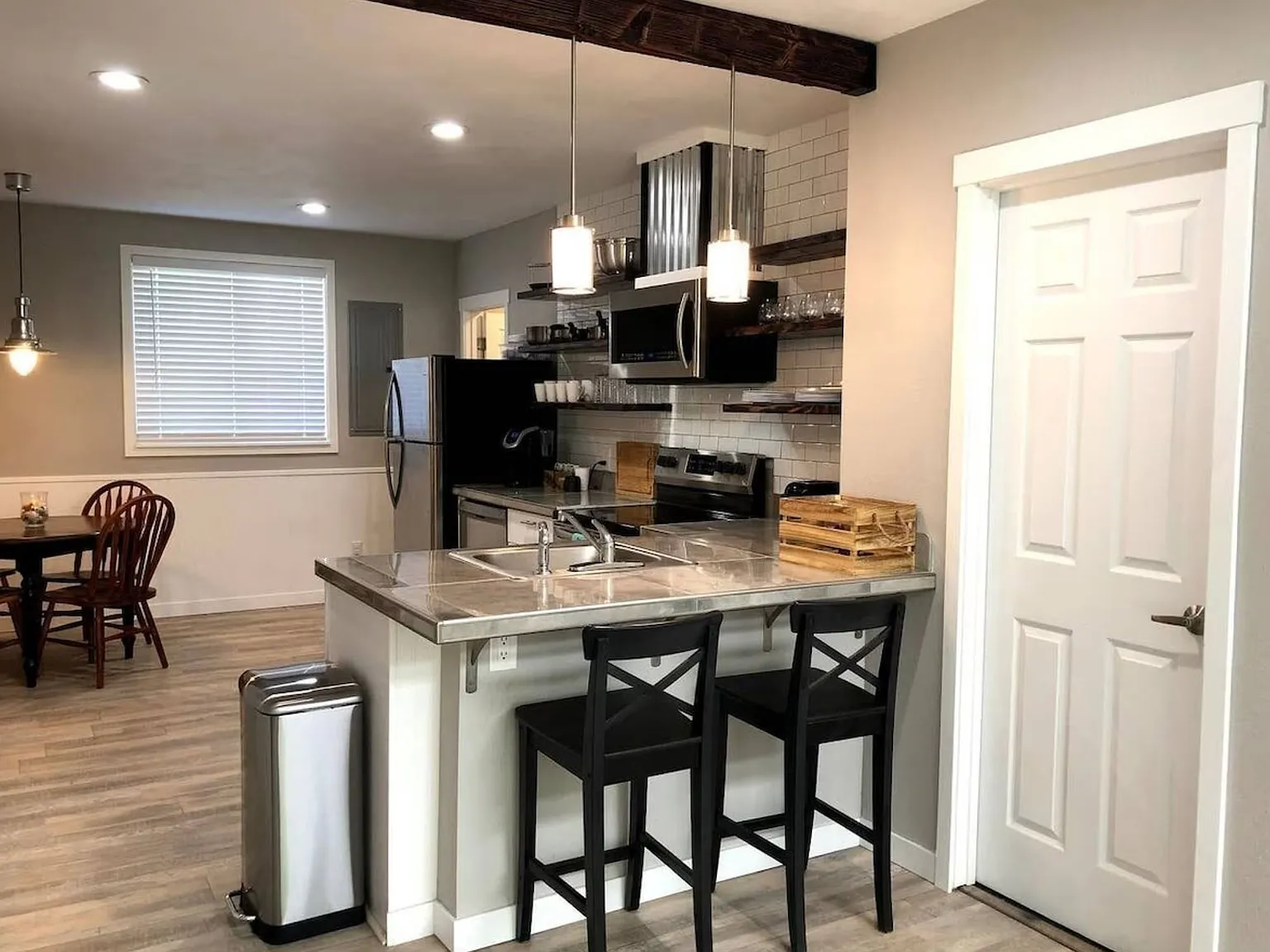3 bed, 1.5 bath, 1100 sqft, $1,799 — Photo 4