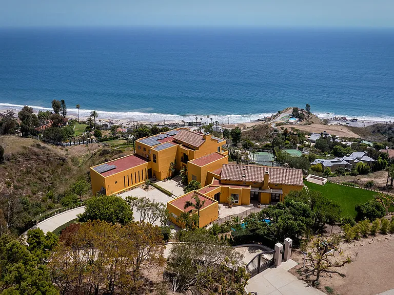 3235 Rambla Pacifico — Photo 2