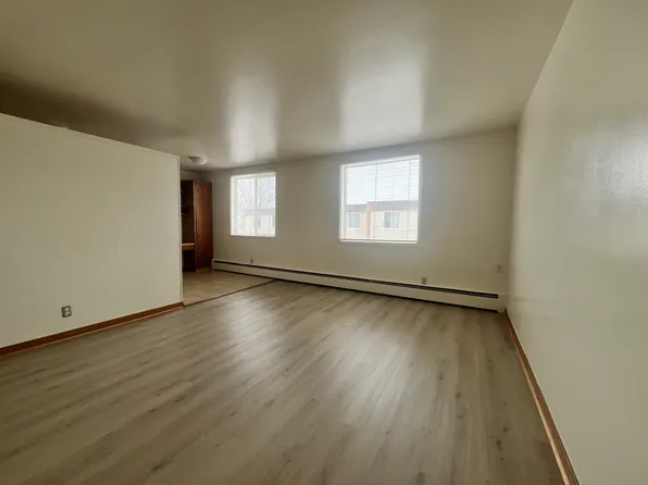 1600 Alexandra St #6, Regina, SK S4T 4P1