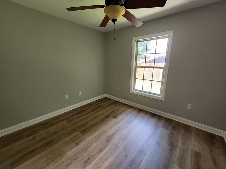 214 Michaels Ct — Photo 6