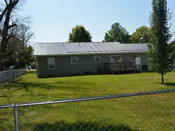 4th image of 607 W Sycamore St