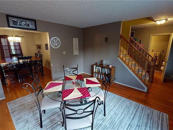 3rd image of 3426 Garden Grove Dr