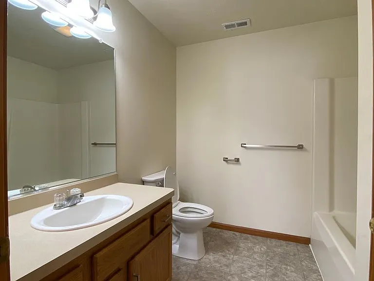 216 Stonewall Ct — Photo 33