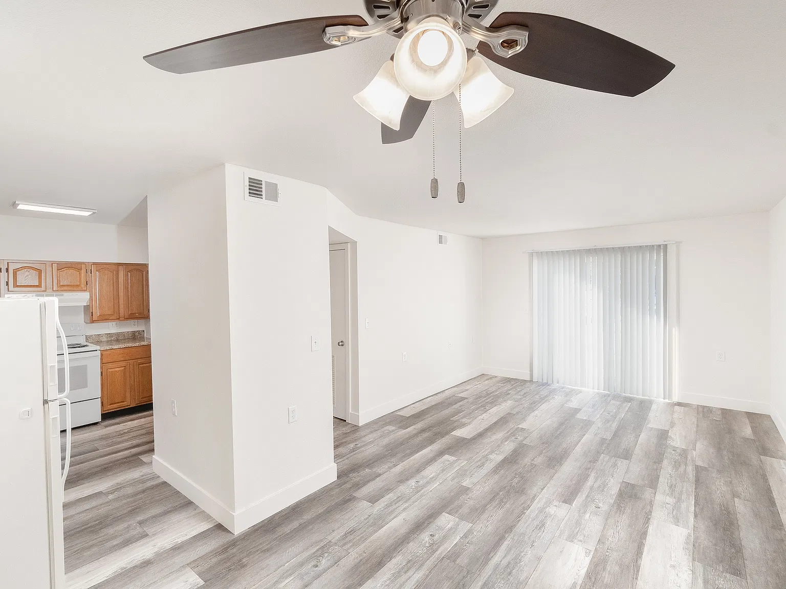 Lombard Heights Apartments — Photo 2
