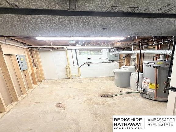 3rd image of 15257 Bemis St