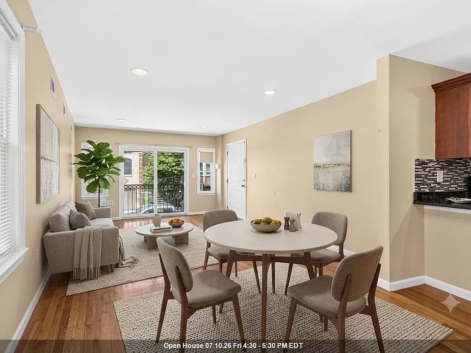 43 Manhattan Ave #1