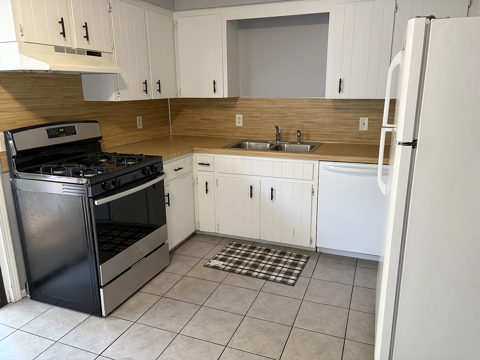 3 bed, 1425 sqft, $1,895 — Photo 3