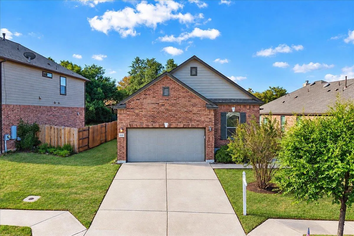 4 bed, 2.0 bath, 1734 sqft, $2,195 — Photo 1