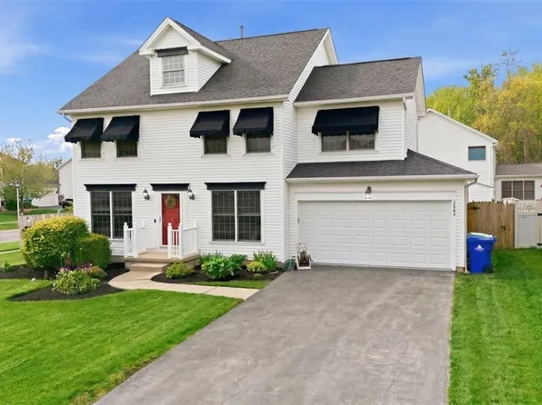 2305 Winterberry Dr, Lake View, NY 14085